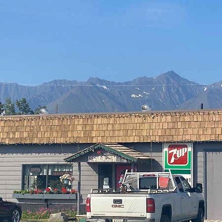 Glacier View Inn ヘーンズ・ジャンクション エクステリア 写真